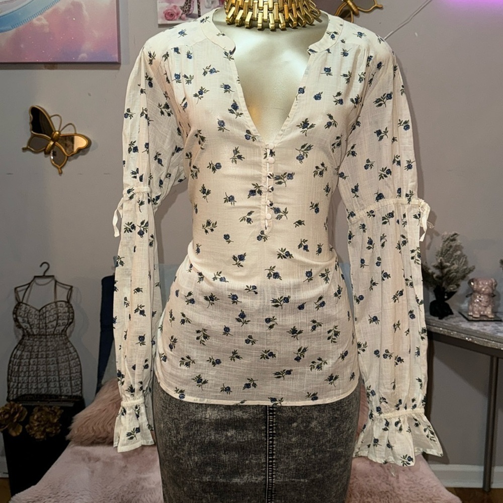 Paige Floral Print Blouse: Size Medium, Long Sleeves, Button V- Neck Collar.
